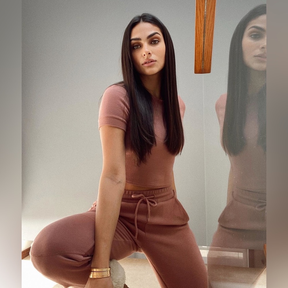 NWT Alo Yoga Micro Waffle Tee & Sweatpants Set
